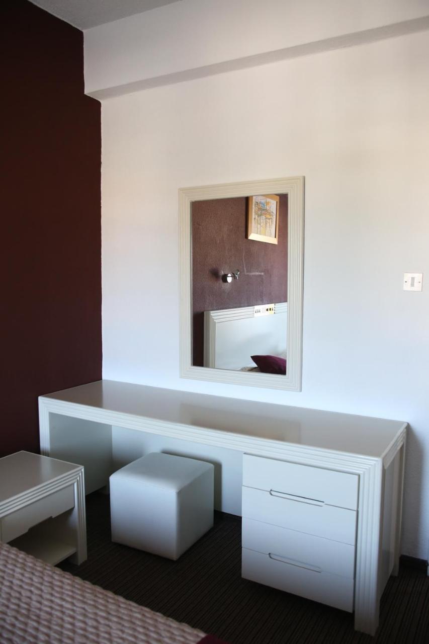 Aparthotel Kings Annex Paphos Exterior foto